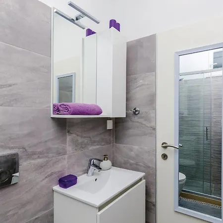 شقة Veliki With Sea View 12 *
