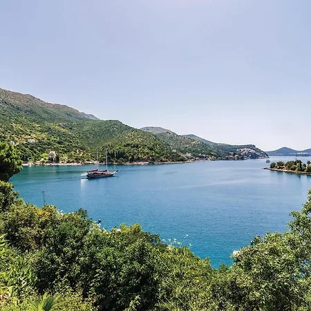 Cozy In Veliki With Kitchen Apartamento Zaton (Dubrovnik-Neretva)