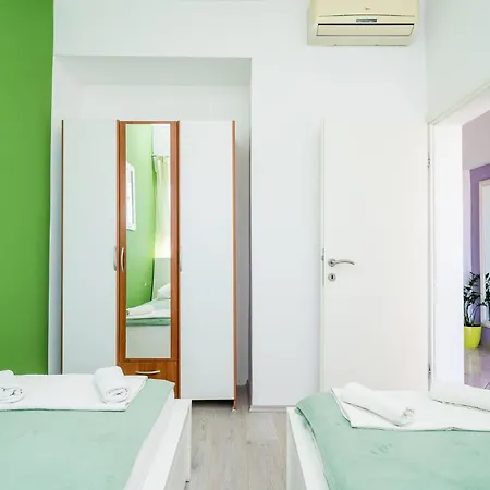 Cozy In Veliki With Kitchen *