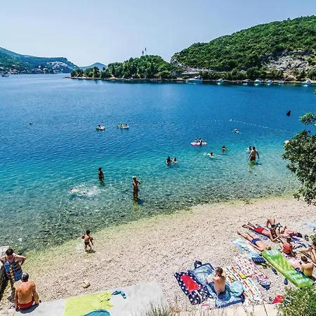 Cozy In Veliki With Kitchen Apartamento Zaton (Dubrovnik-Neretva)